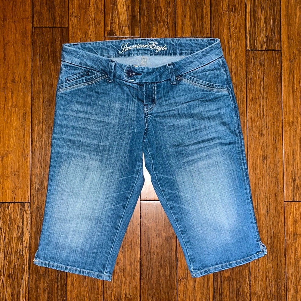 American Eagle Jean Capri Bermuda Shorts, Size 10 Regular.